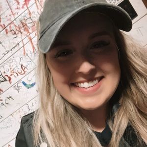 Meet your Posher, Courtney